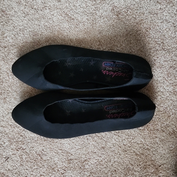 Sketchers air-cooled memory foam shoes - Picture 2 of 4